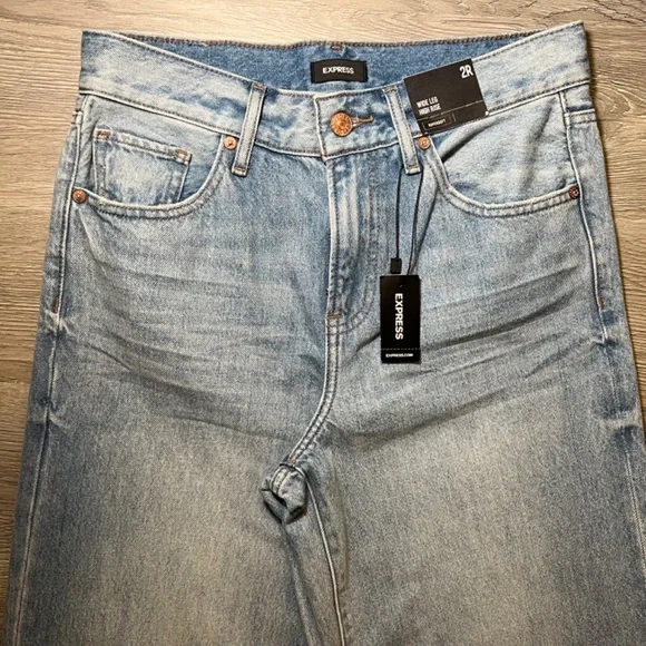 Express, High Waisted Wide Leg Jeans - Light Wash - Size 2R - Picture 5 of 13